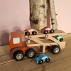 Autonkuljetusauto kumirenkailla