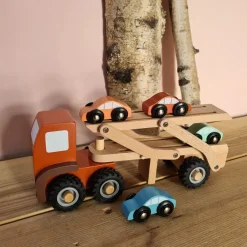 Autonkuljetusauto kumirenkailla