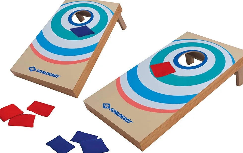 Heittopeli hernepusseilla - Cornhole