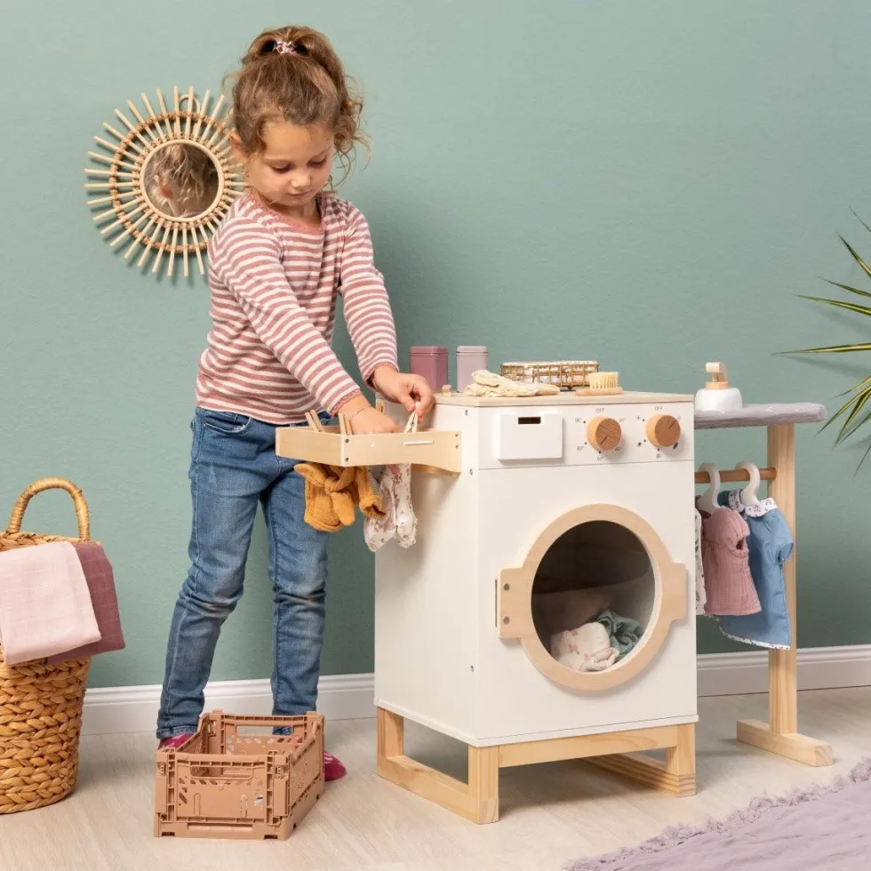 Kodinhoitohuone, sisältäen silityslaudan