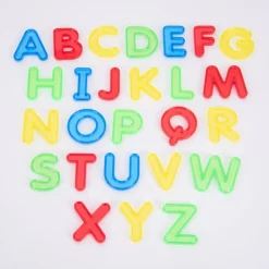 Läpinäkyvät isot kirjaimet A-Z, 26 kpl