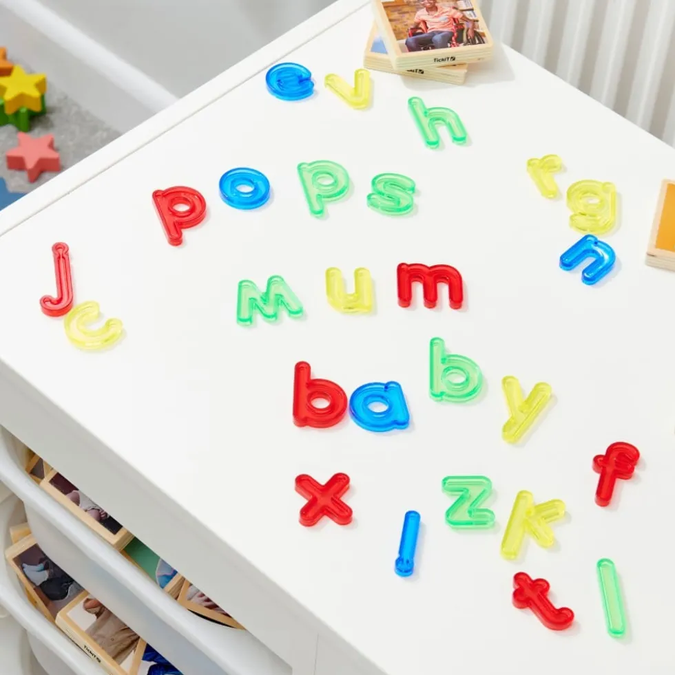 Läpinäkyvät pienet kirjaimet a-z, 26 kpl