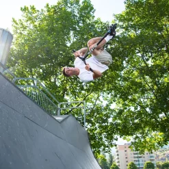 Micro Ramp -stuntpotkulauta – Musta