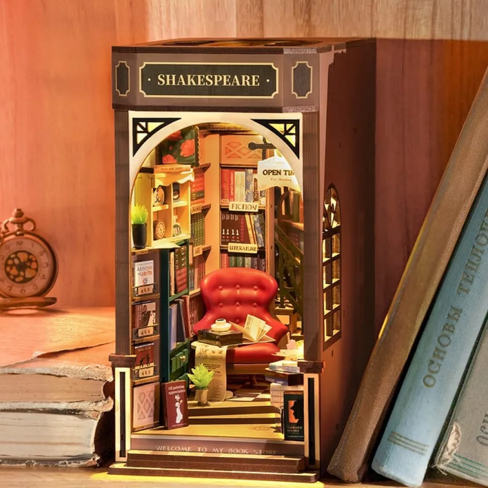 Minimaailma kirjahyllyyn – Bookstore