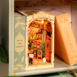 Minimaailma kirjahyllyyn - Floral Corner
