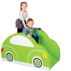 Vaahtokalusteet - Auto liukumäellä